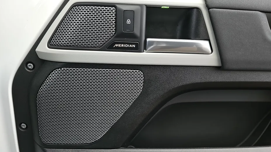 LAND ROVER Defender Defender 110 3.0 D300 mHEV SE