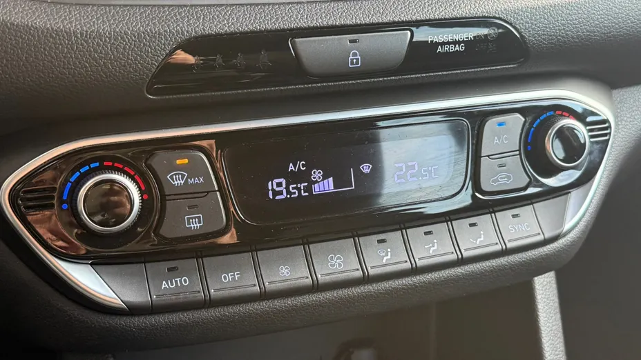 HYUNDAI i30 i30 1.0 T-GDI Smart