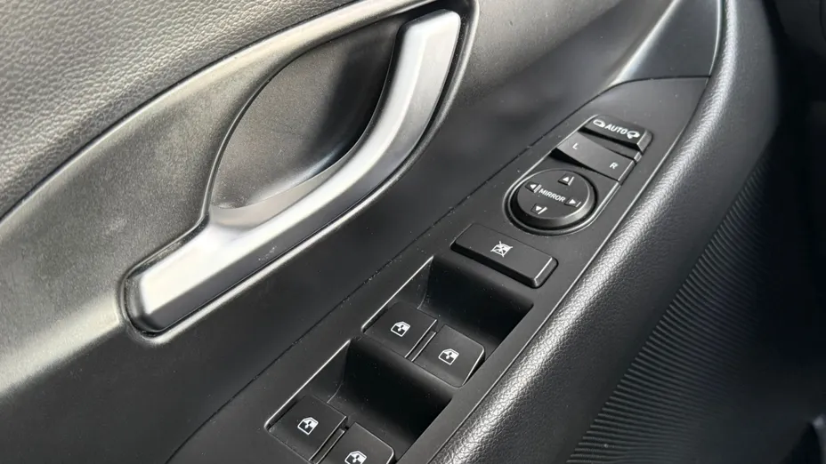 HYUNDAI i30 i30 1.0 T-GDI Smart