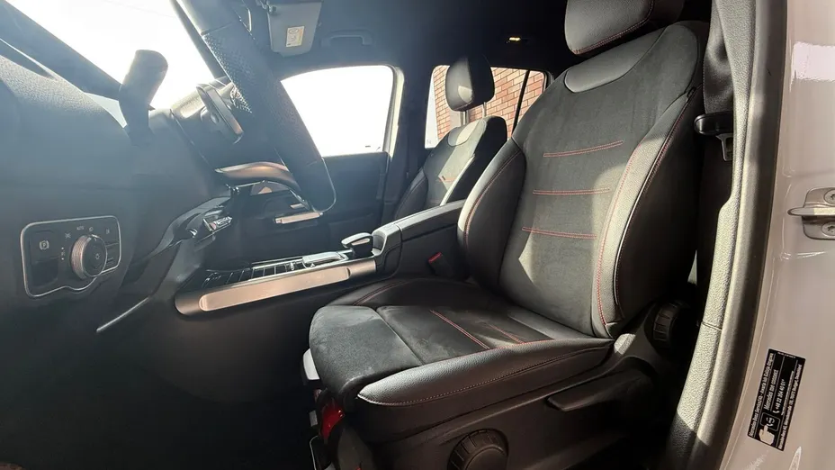 MERCEDES-BENZ GLB GLB 200 4-Matic AMG Line 8G-DCT