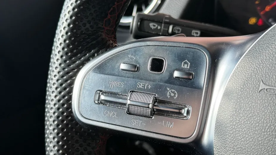 MERCEDES-BENZ GLB GLB 200 4-Matic AMG Line 8G-DCT