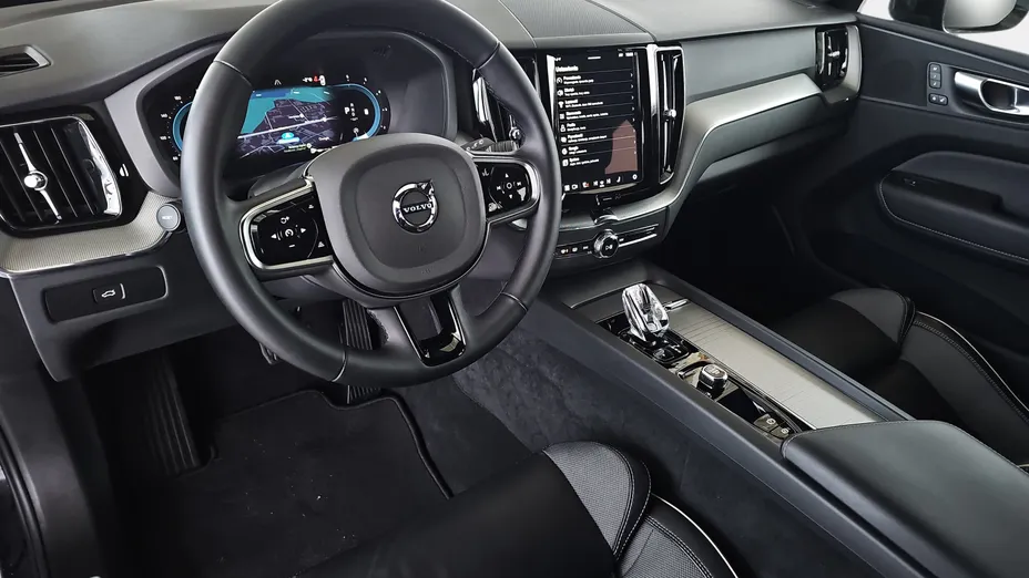 VOLVO XC60 XC60 B4 D AWD Plus Dark aut