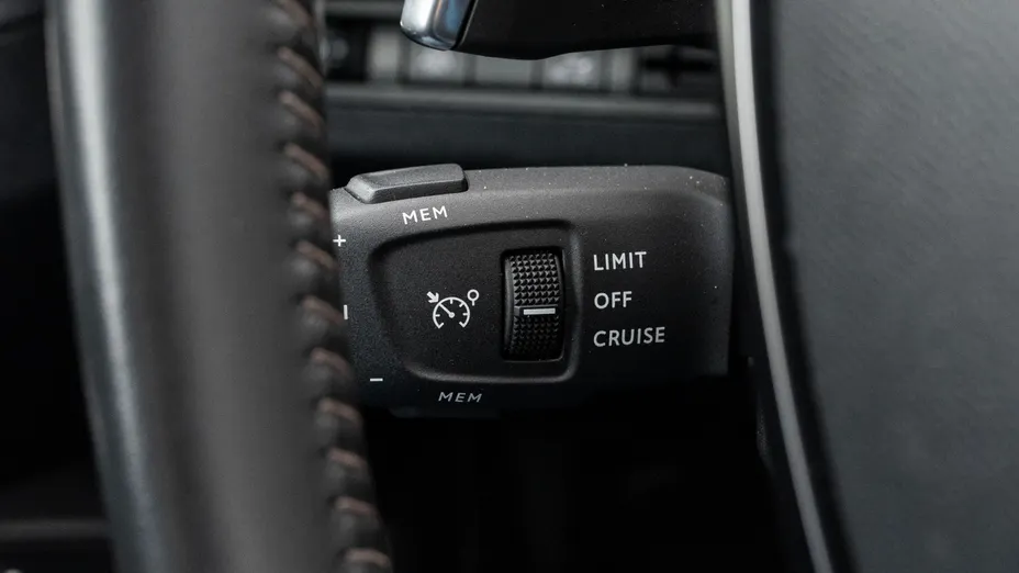 PEUGEOT 3008 3008 1.2 PureTech Allure Pack S&S EAT8