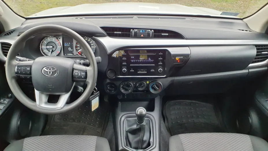 TOYOTA HiLux Hilux 2.4 D-4D Double Cab DLX 4x4