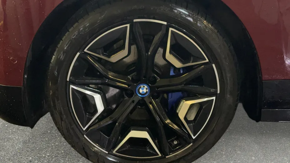 BMW iX iX xDrive40 76.6kWh