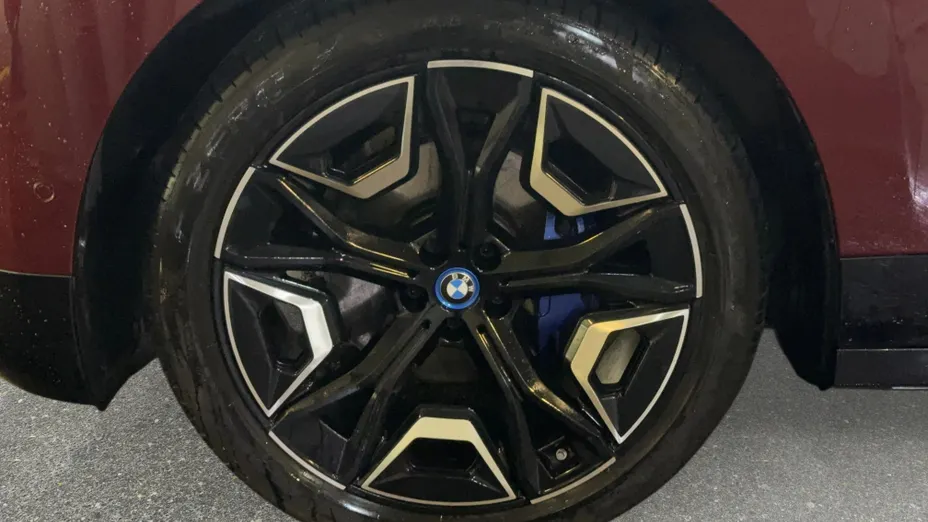 BMW iX iX xDrive40 76.6kWh