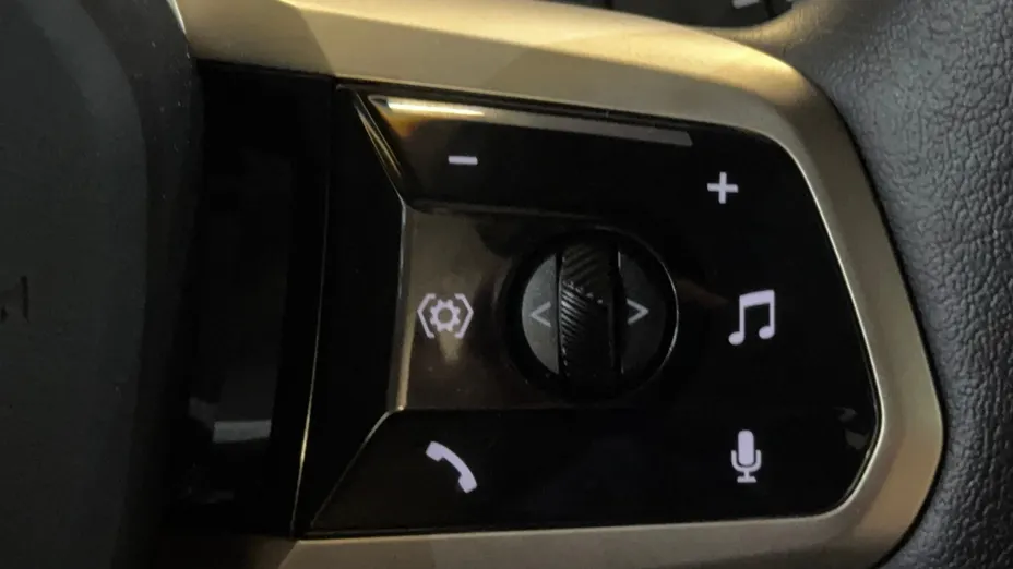 BMW iX iX xDrive40 76.6kWh