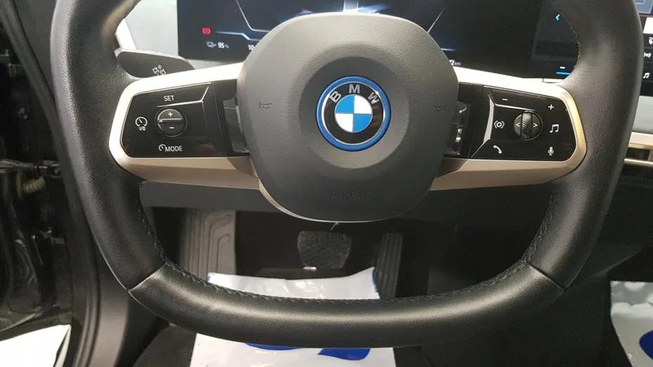 BMW iX iX xDrive40 76.6kWh