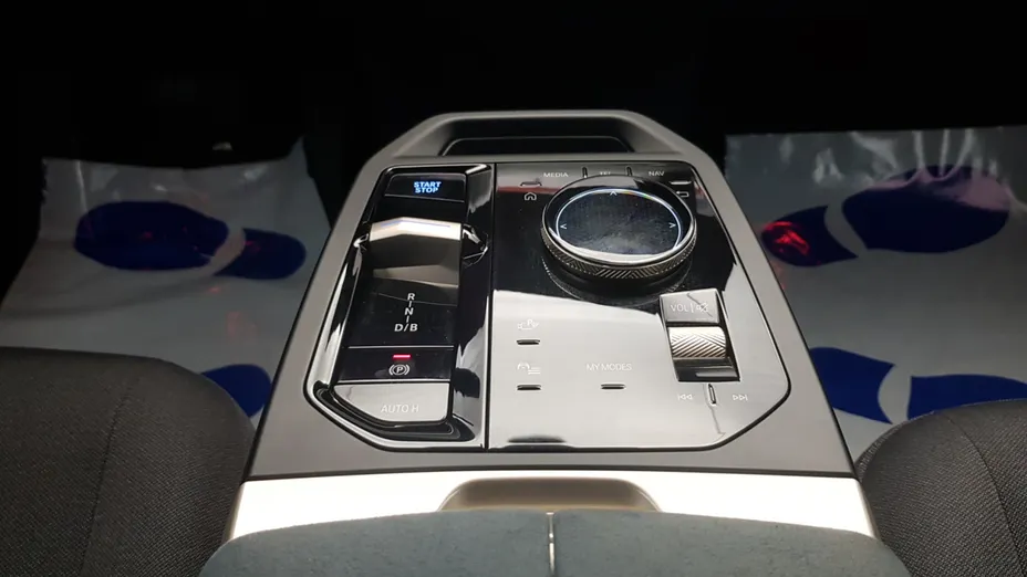 BMW iX iX xDrive40 76.6kWh