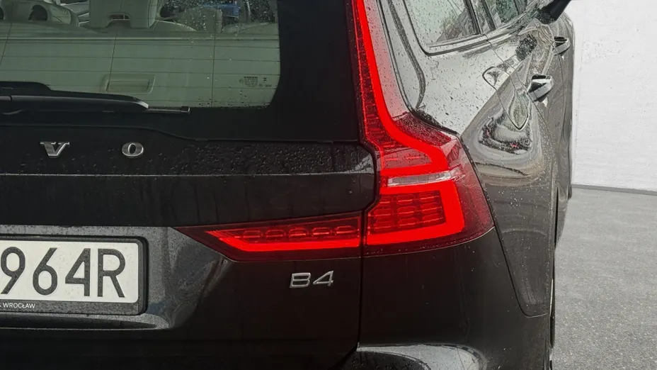 VOLVO V60 V60 B4 B Plus Dark aut