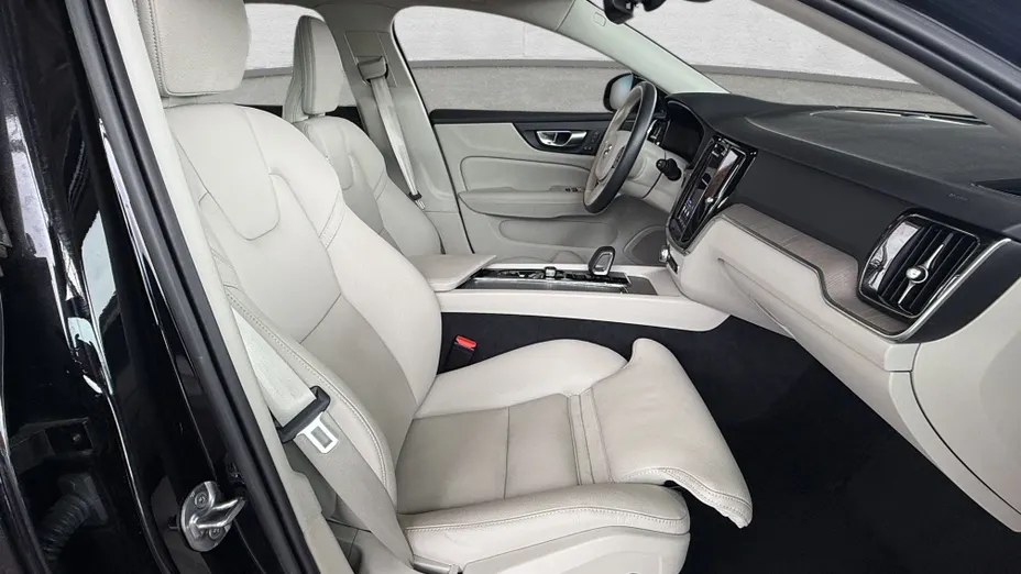 VOLVO V60 V60 B4 B Plus Dark aut