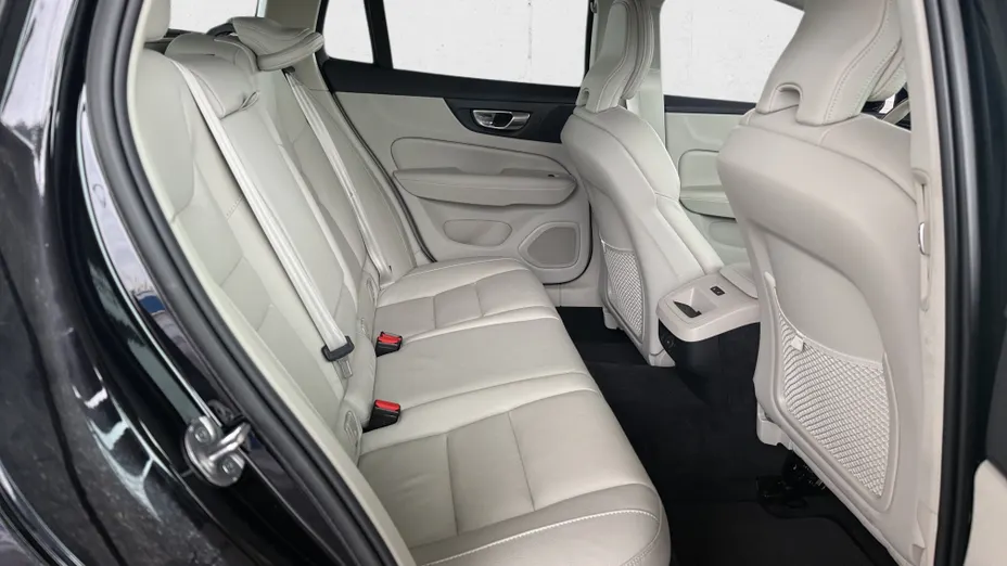 VOLVO V60 V60 B4 B Plus Dark aut