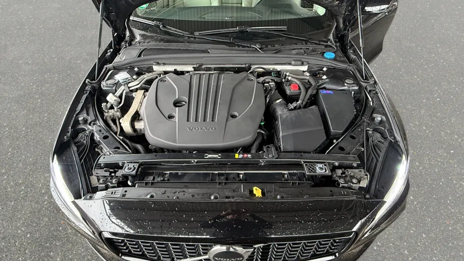 VOLVO V60 V60 B4 B Plus Dark aut