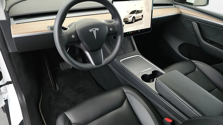 TESLA Model Y Y Long Range RWD