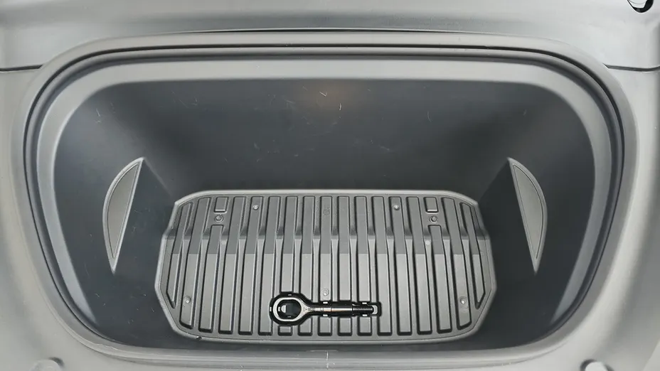 TESLA Model Y Y Long Range RWD