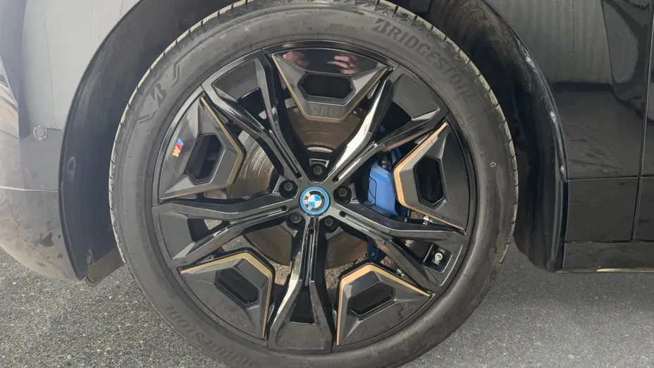 BMW iX iX xDrive40 76.6kWh
