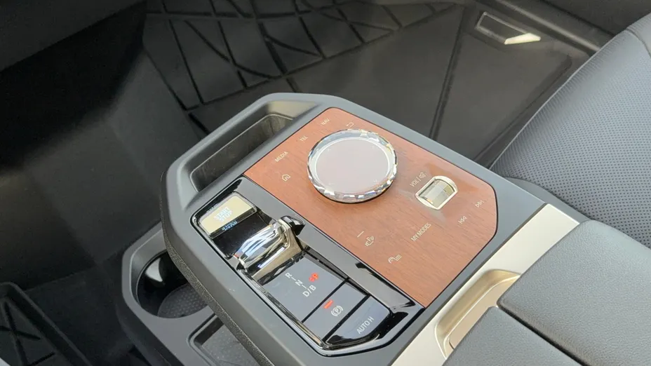 BMW iX iX xDrive40 76.6kWh