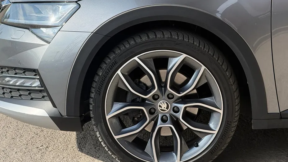 SKODA Superb Superb 2.0 TDI SCR 4x4 Scout DSG