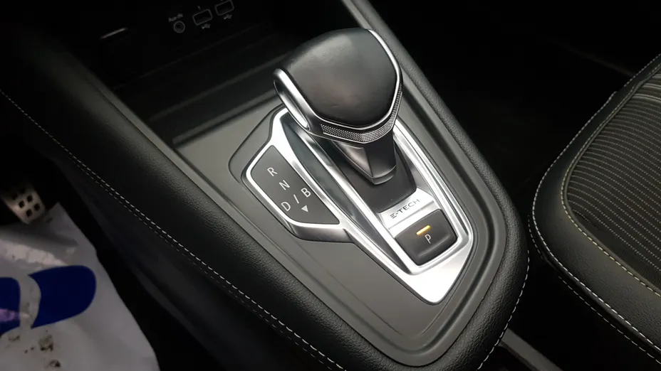 RENAULT Captur Captur 1.6 E-TECH Full Hybrid 145 E-Tech Engineered