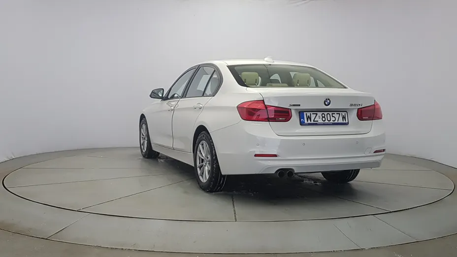 BMW Seria 3 320i xDrive Advantage aut