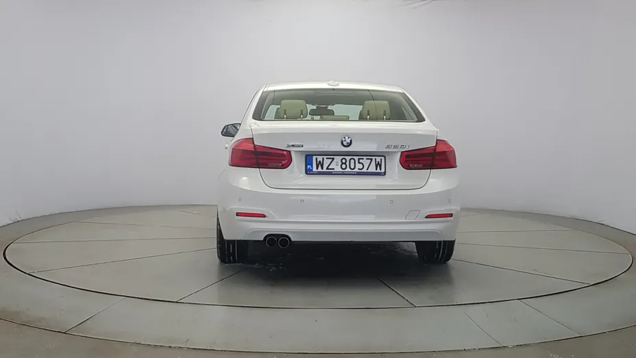 BMW Seria 3 320i xDrive Advantage aut