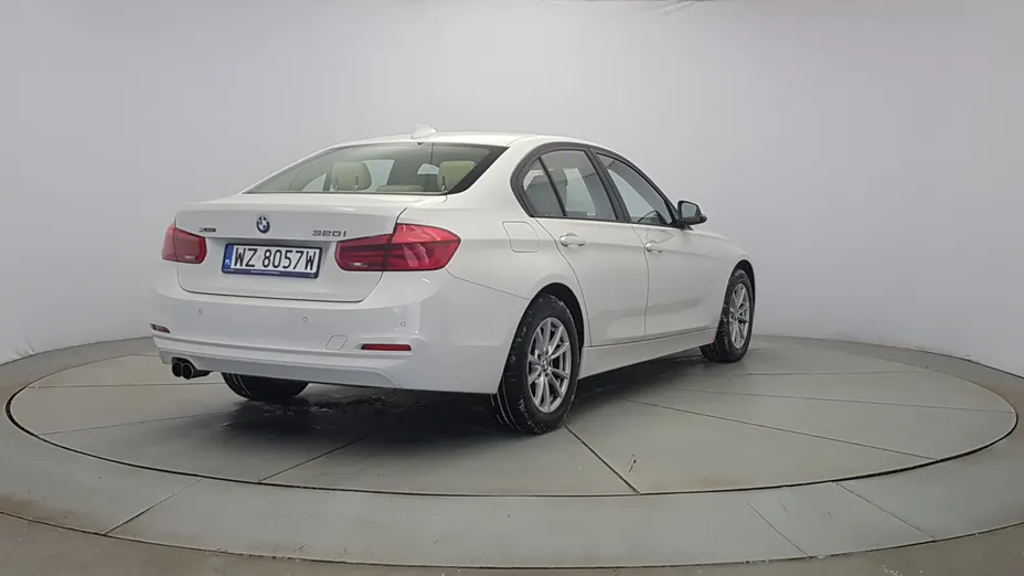 BMW Seria 3 320i xDrive Advantage aut