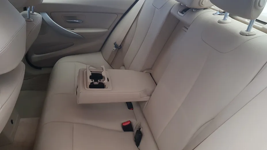 BMW Seria 3 320i xDrive Advantage aut