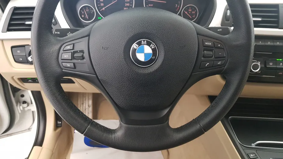BMW Seria 3 320i xDrive Advantage aut