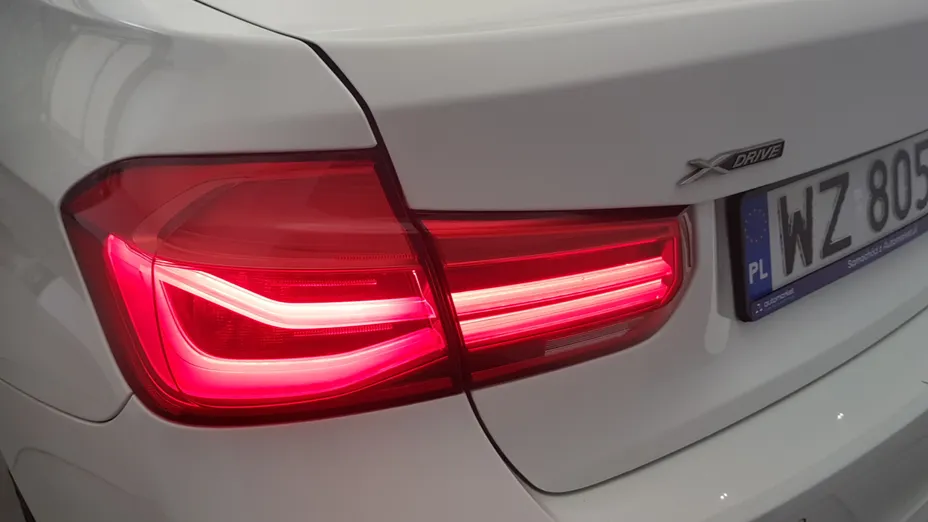 BMW Seria 3 320i xDrive Advantage aut