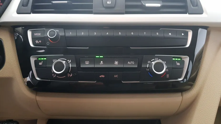 BMW Seria 3 320i xDrive Advantage aut