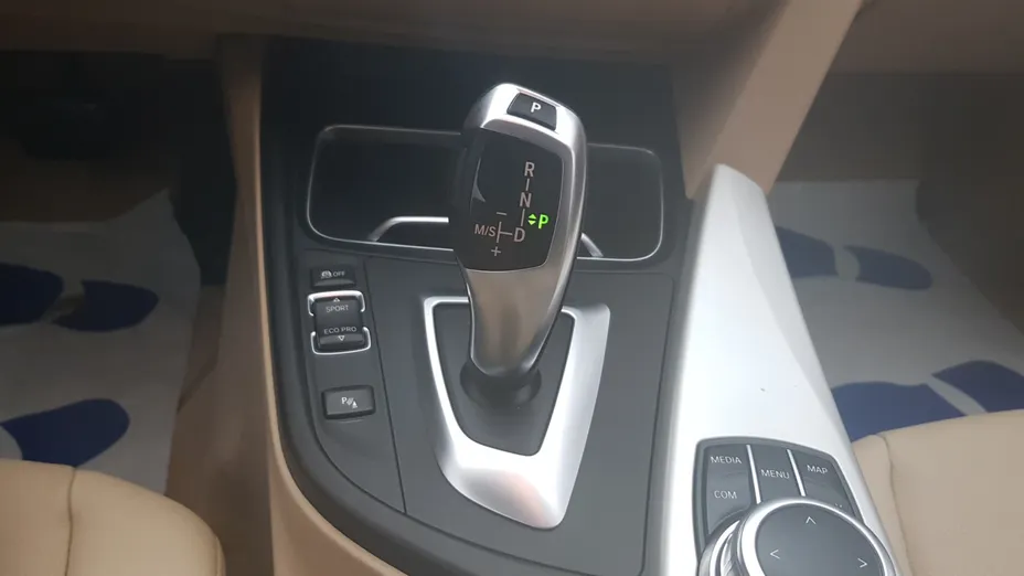 BMW Seria 3 320i xDrive Advantage aut