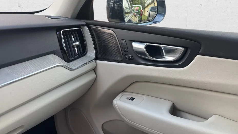 VOLVO XC60 XC60 B4 D AWD Plus Bright aut