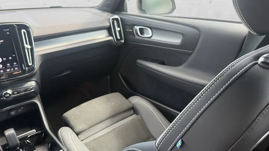 VOLVO XC40 XC40 B4 AWD Plus Dark aut