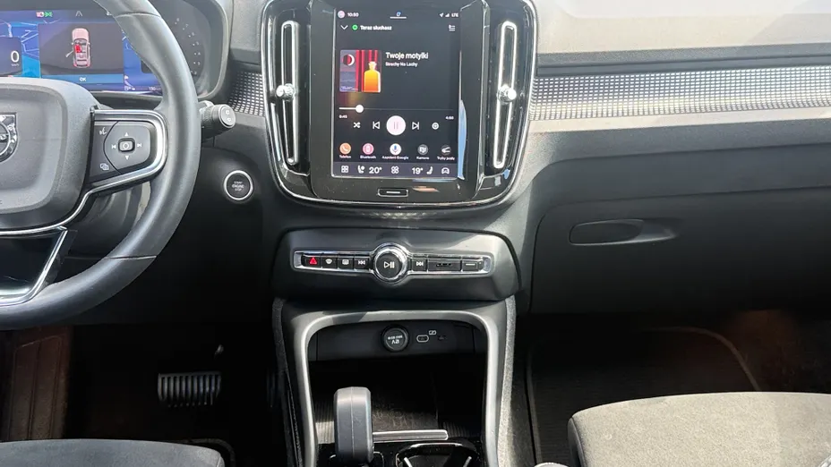 VOLVO XC40 XC40 B4 AWD Plus Dark aut