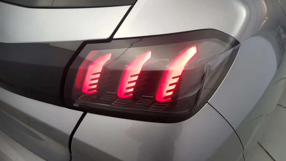 PEUGEOT 208 208 1.2 PureTech Allure S&S EAT8