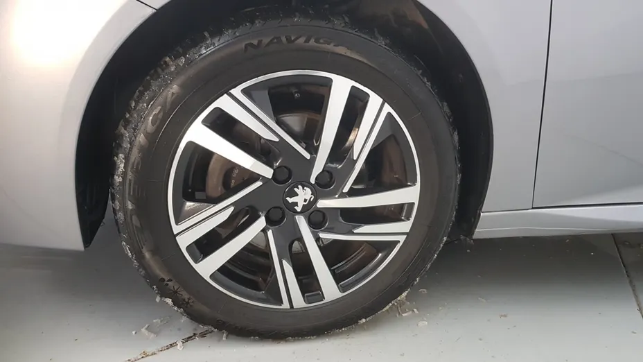 PEUGEOT 208 208 1.2 PureTech Allure S&S EAT8