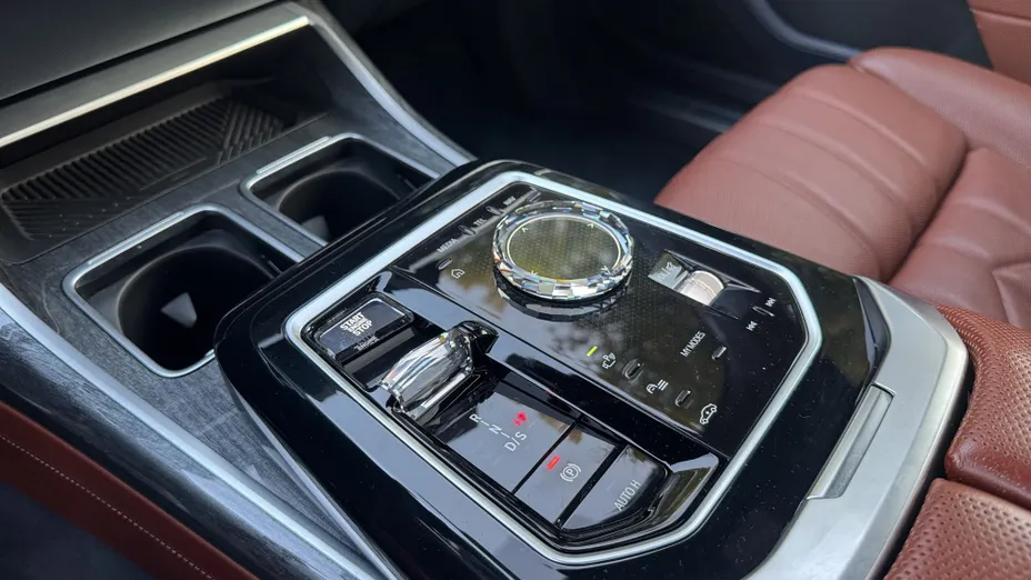 BMW Seria 7 M760e PHEV xDrive sport-aut