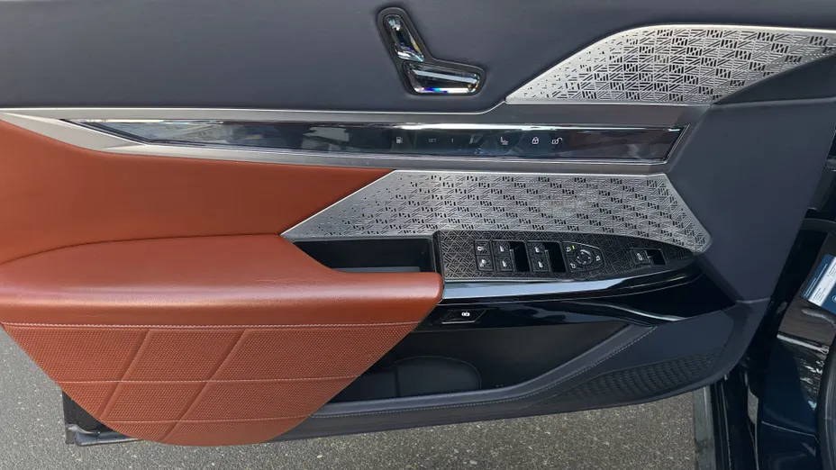 BMW Seria 7 M760e PHEV xDrive sport-aut
