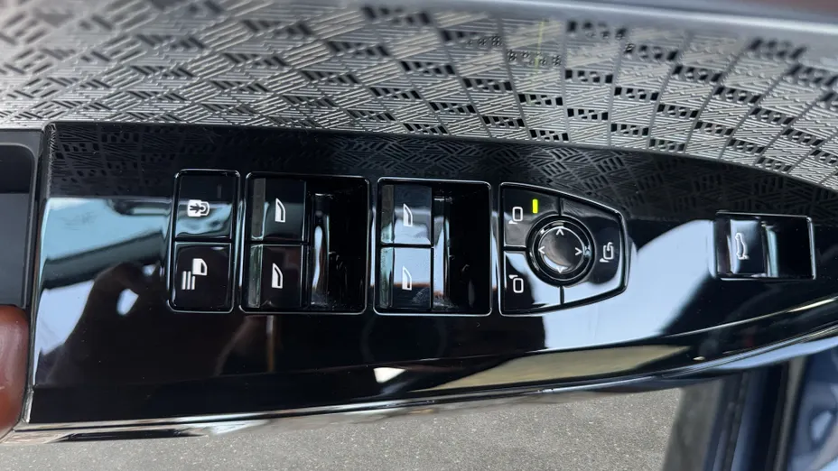 BMW Seria 7 M760e PHEV xDrive sport-aut