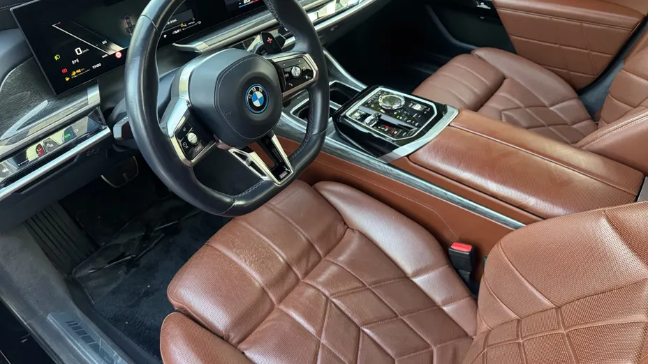 BMW Seria 7 M760e PHEV xDrive sport-aut