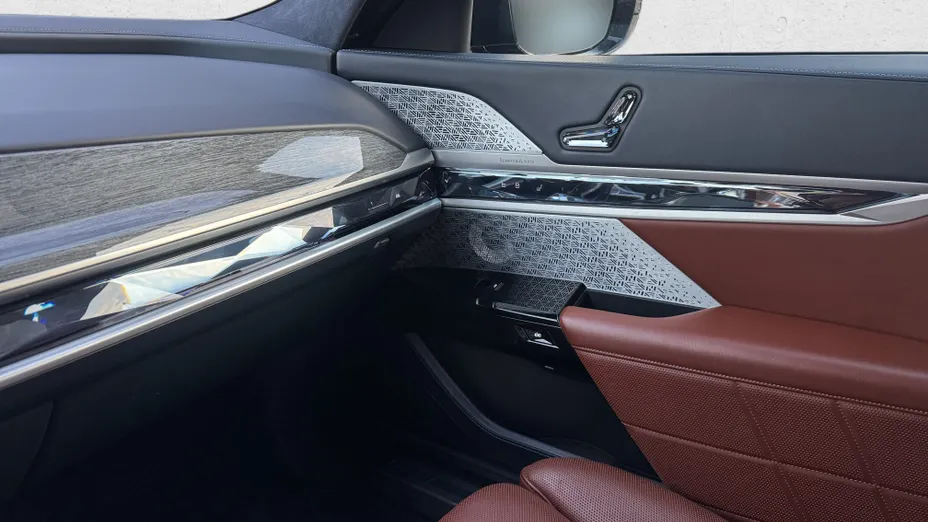 BMW Seria 7 M760e PHEV xDrive sport-aut