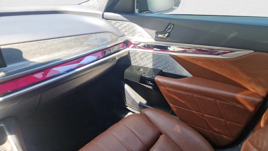 BMW Seria 7 M760e PHEV xDrive sport-aut