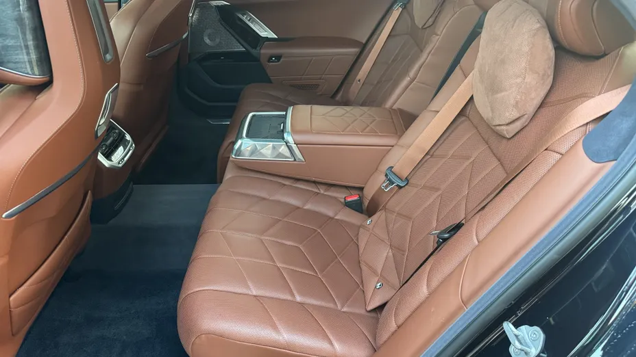 BMW Seria 7 M760e PHEV xDrive sport-aut
