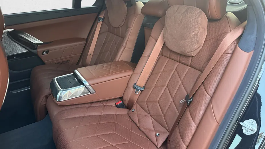 BMW Seria 7 M760e PHEV xDrive sport-aut