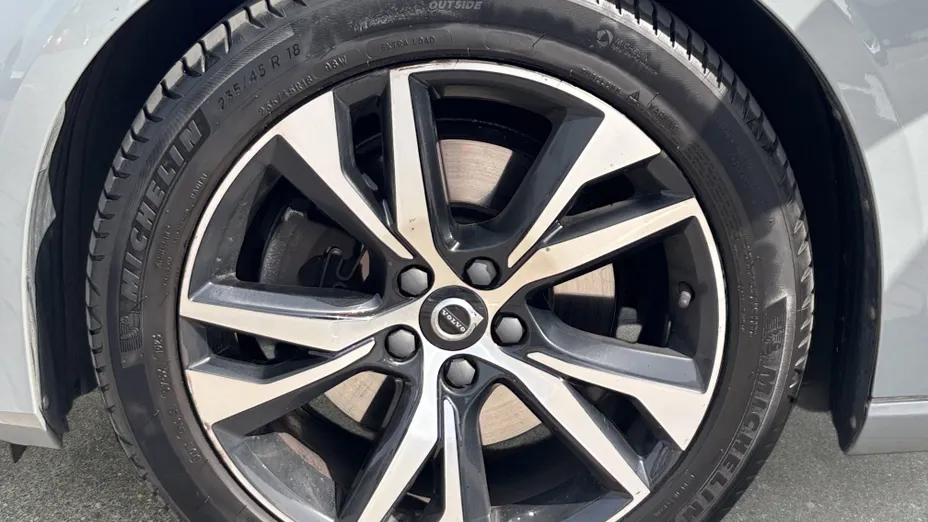 VOLVO V60 V60 B4 B Plus Dark aut