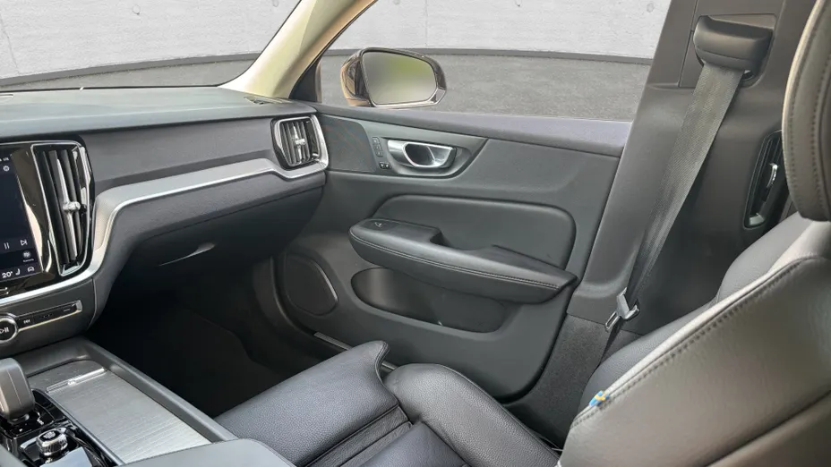 VOLVO V60 V60 B4 B Plus Dark aut