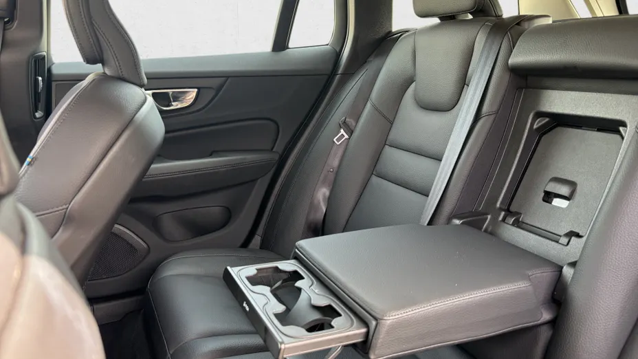 VOLVO V60 V60 B4 B Plus Dark aut