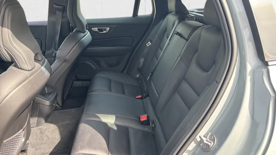 VOLVO V60 V60 B4 B Plus Dark aut