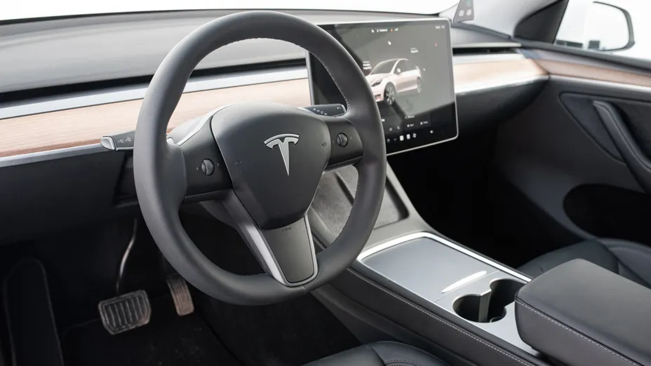 TESLA Model Y Y Long Range RWD