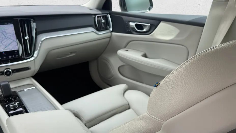VOLVO V60 V60 B4 B Plus Dark aut